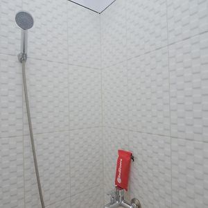 RedDoorz Plus near Alun Alun Kuningan